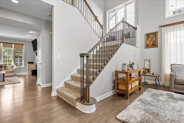 1924 Wyndham Circle, Glenview, IL 60025