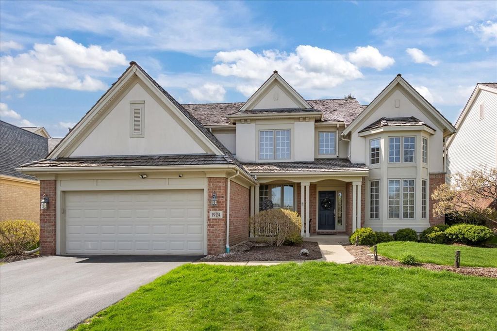 1924 Wyndham Circle, Glenview, IL 60025