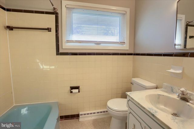 3240 CLOVERFIELD RD, Harrisburg, PA 17109