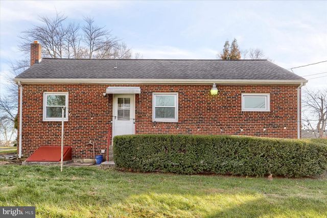 3240 CLOVERFIELD RD, Harrisburg, PA 17109