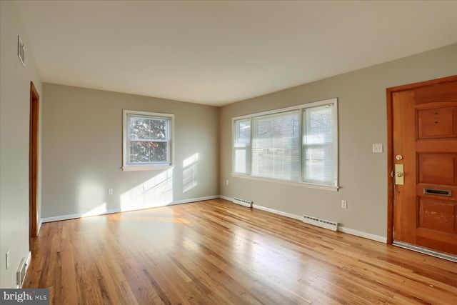 3240 CLOVERFIELD RD, Harrisburg, PA 17109