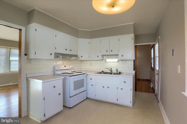 3240 CLOVERFIELD RD, Harrisburg, PA 17109