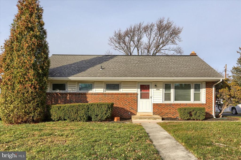 3240 CLOVERFIELD RD, Harrisburg, PA 17109