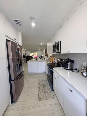 15430 SW 74th Cir Ct 501, Miami, FL 33193