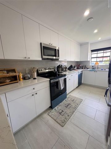 15430 SW 74th Cir Ct 501, Miami, FL 33193