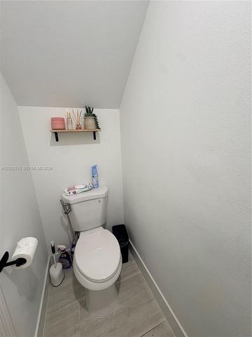 15430 SW 74th Cir Ct 501, Miami, FL 33193
