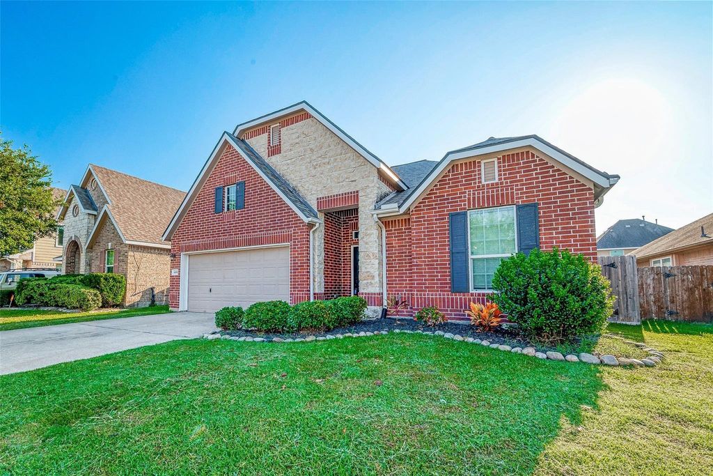 8306 Hampton Bay Drive, Baytown, TX 77523