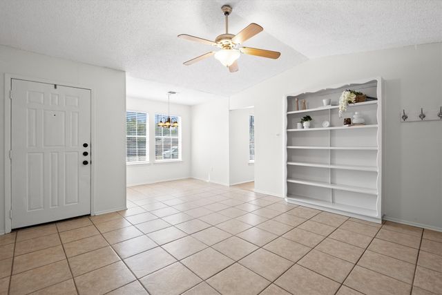 811 Woodland Court, Kennedale, TX 76060