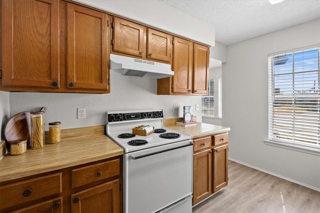 811 Woodland Court, Kennedale, TX 76060