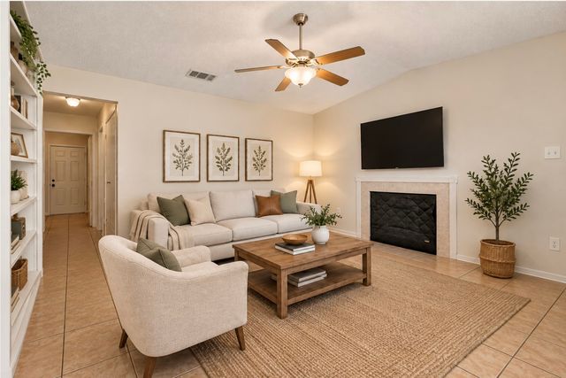 811 Woodland Court, Kennedale, TX 76060