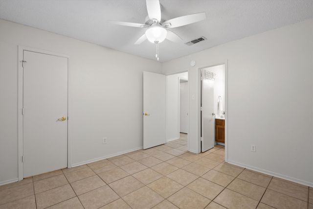811 Woodland Court, Kennedale, TX 76060