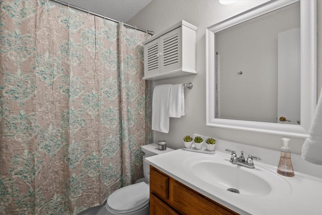 811 Woodland Court, Kennedale, TX 76060