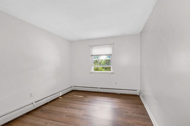 4 Brookfield Drive, Hudson, NH 03051
