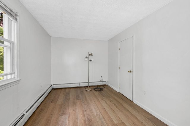 4 Brookfield Drive, Hudson, NH 03051