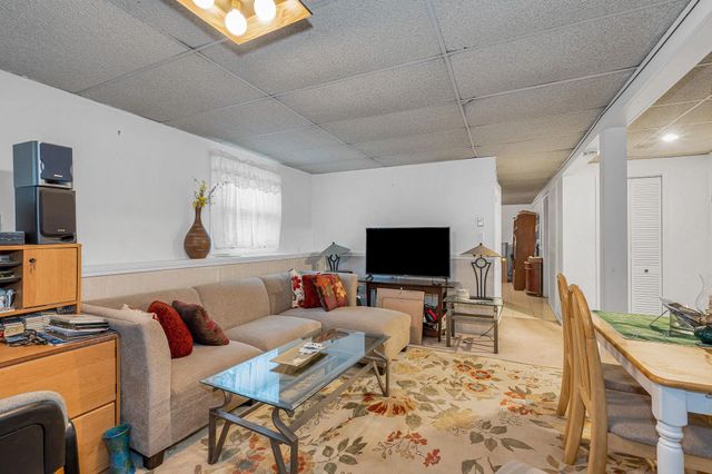 4 Brookfield Drive, Hudson, NH 03051