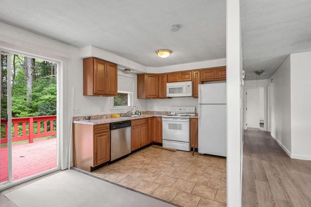 4 Brookfield Drive, Hudson, NH 03051