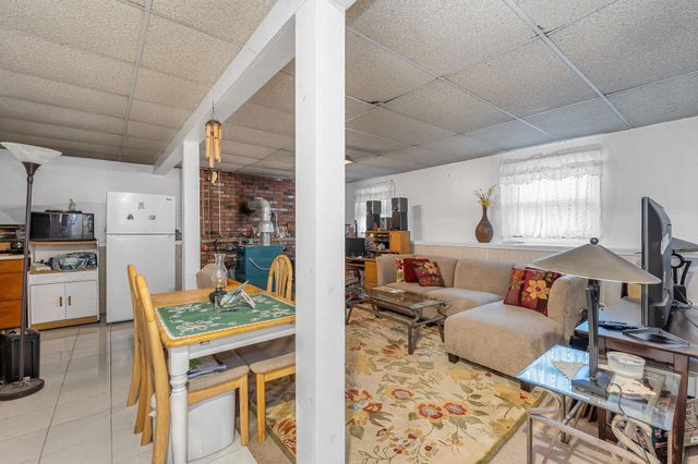 4 Brookfield Drive, Hudson, NH 03051