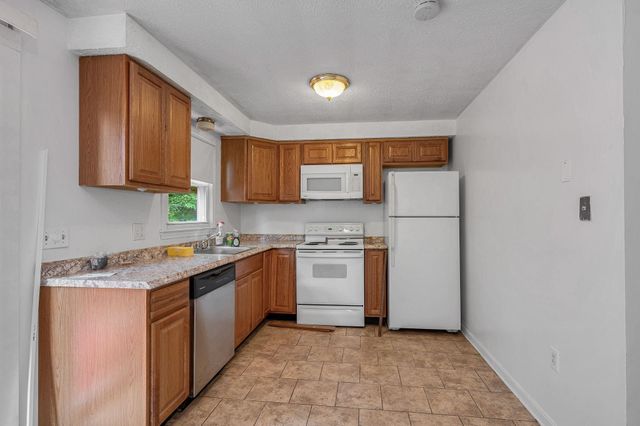 4 Brookfield Drive, Hudson, NH 03051