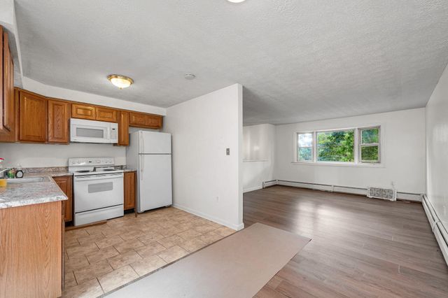 4 Brookfield Drive, Hudson, NH 03051