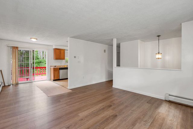 4 Brookfield Drive, Hudson, NH 03051