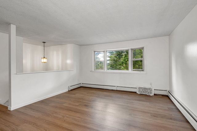 4 Brookfield Drive, Hudson, NH 03051