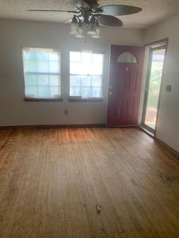 121 N Classen Avenue, Moore, OK 73160