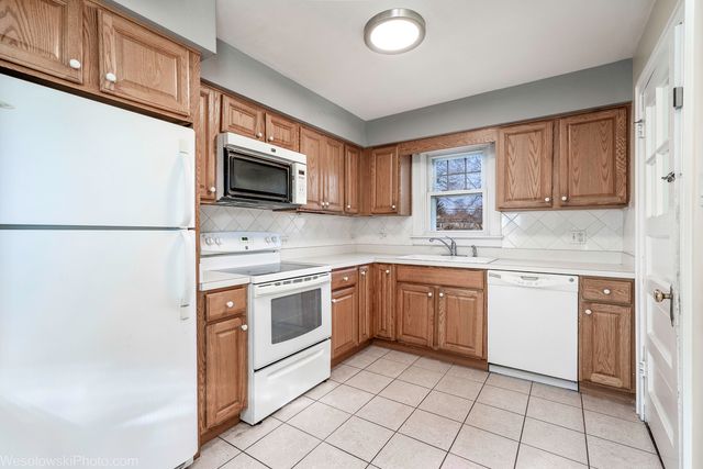 1748 Lunt Avenue, Des Plaines, IL 60018