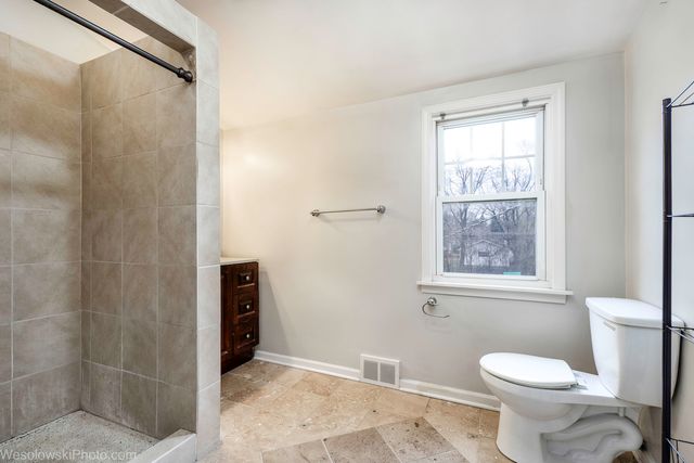 1748 Lunt Avenue, Des Plaines, IL 60018