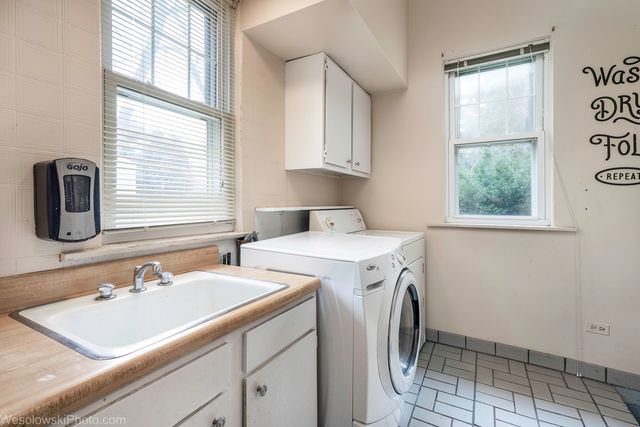 1748 Lunt Avenue, Des Plaines, IL 60018