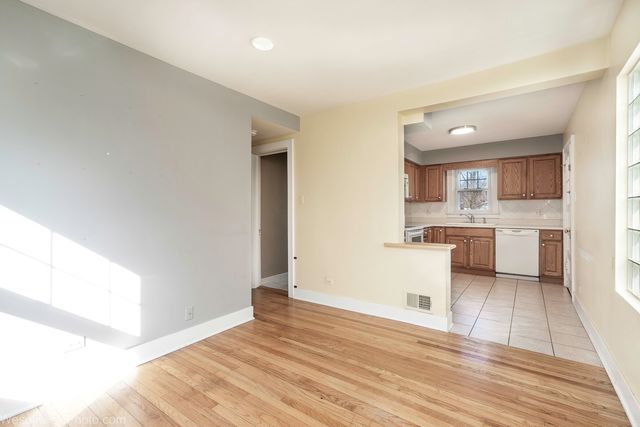 1748 Lunt Avenue, Des Plaines, IL 60018