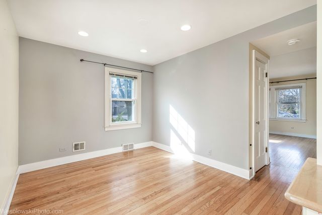 1748 Lunt Avenue, Des Plaines, IL 60018