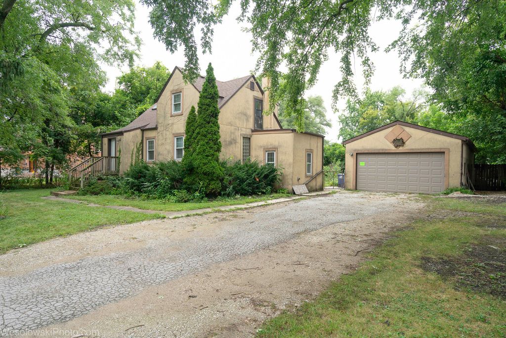 1748 Lunt Avenue, Des Plaines, IL 60018