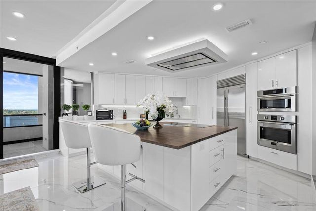 100 Lakeshore Drive 1454, North Palm Beach, FL 33408