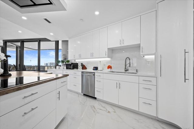 100 Lakeshore Drive 1454, North Palm Beach, FL 33408