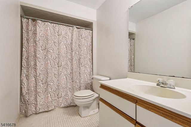 45 Sunrise Dr, Long Hill Twp., NJ 07933