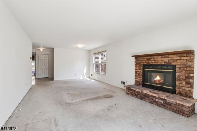 45 Sunrise Dr, Long Hill Twp., NJ 07933