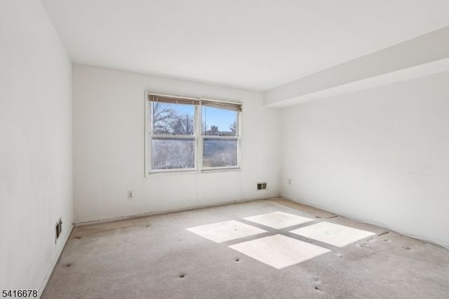 45 Sunrise Dr, Long Hill Twp., NJ 07933