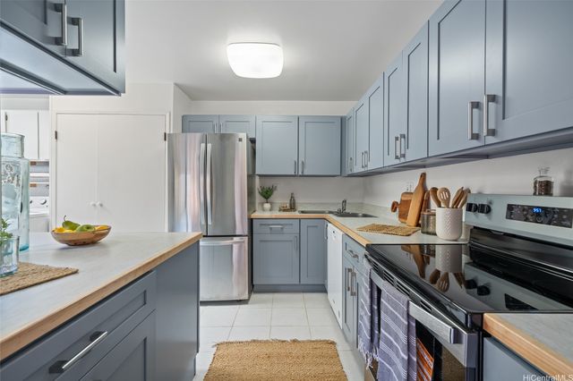 390F Haleloa Place A306, Honolulu, HI 96821