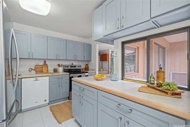 390F Haleloa Place A306, Honolulu, HI 96821