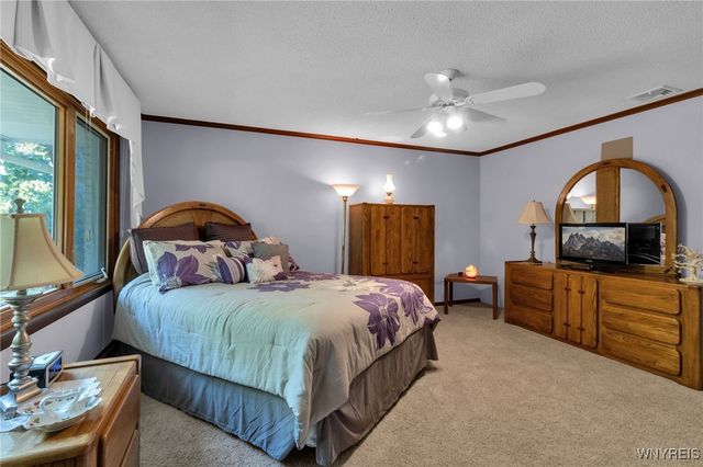 4883 Winding Lane, Clarence, NY 14031