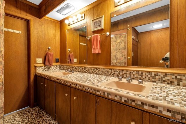 4883 Winding Lane, Clarence, NY 14031