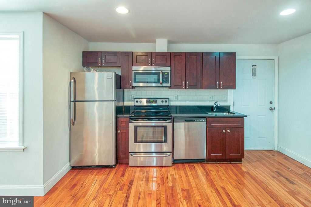 321 N 40TH ST, PHILADELPHIA, PA 19104 — photo 2