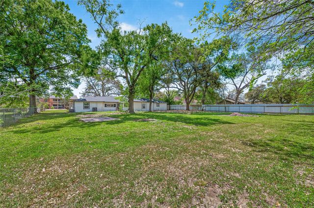 815 Brooks Avenue, Rosenberg, TX 77471