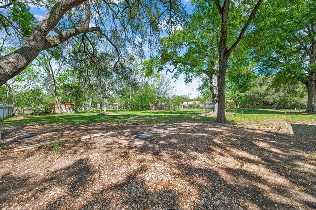 815 Brooks Avenue, Rosenberg, TX 77471