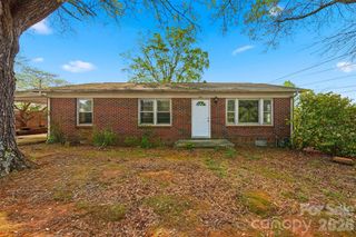 2610 20th Street Lane NE, Hickory, NC 28601