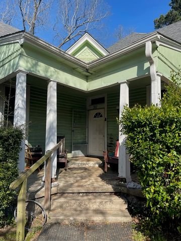 311 W Green Street, Palestine, TX 75801