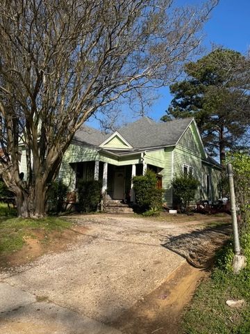 311 W Green Street, Palestine, TX 75801