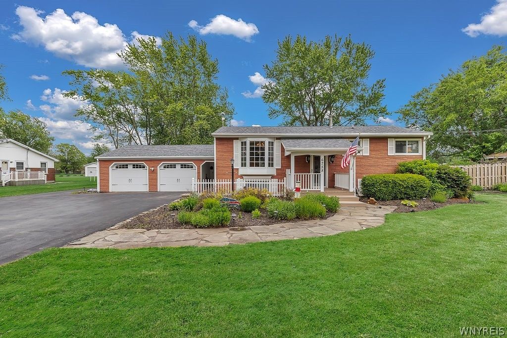 6758 East High Street, Lockport Town, NY 14094