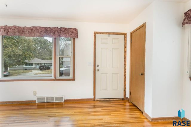 2013 S Jefferson Ave Avenue, Sioux Falls, SD 57105