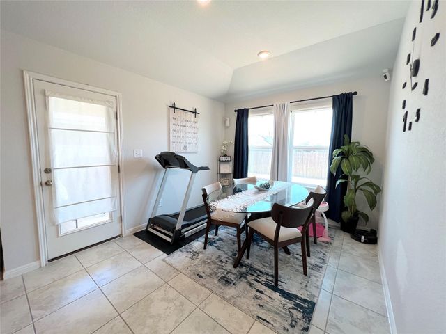 502 Mossy Rock DR, Hutto, TX 78634